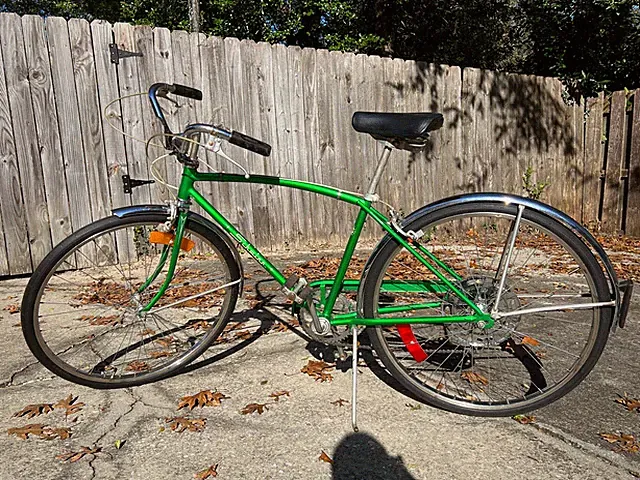 Vintage 1975 Scwhinn Collegiate Bicycle, 5 speed, green, 17 inch frame